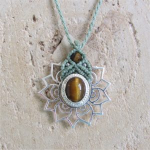 Collar Tara Flor de Loto con Ojo de Tigre