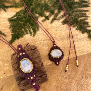 Alternative view of Conjunto de collar y pulsera ÚNICA, en macramé con piedra luna
