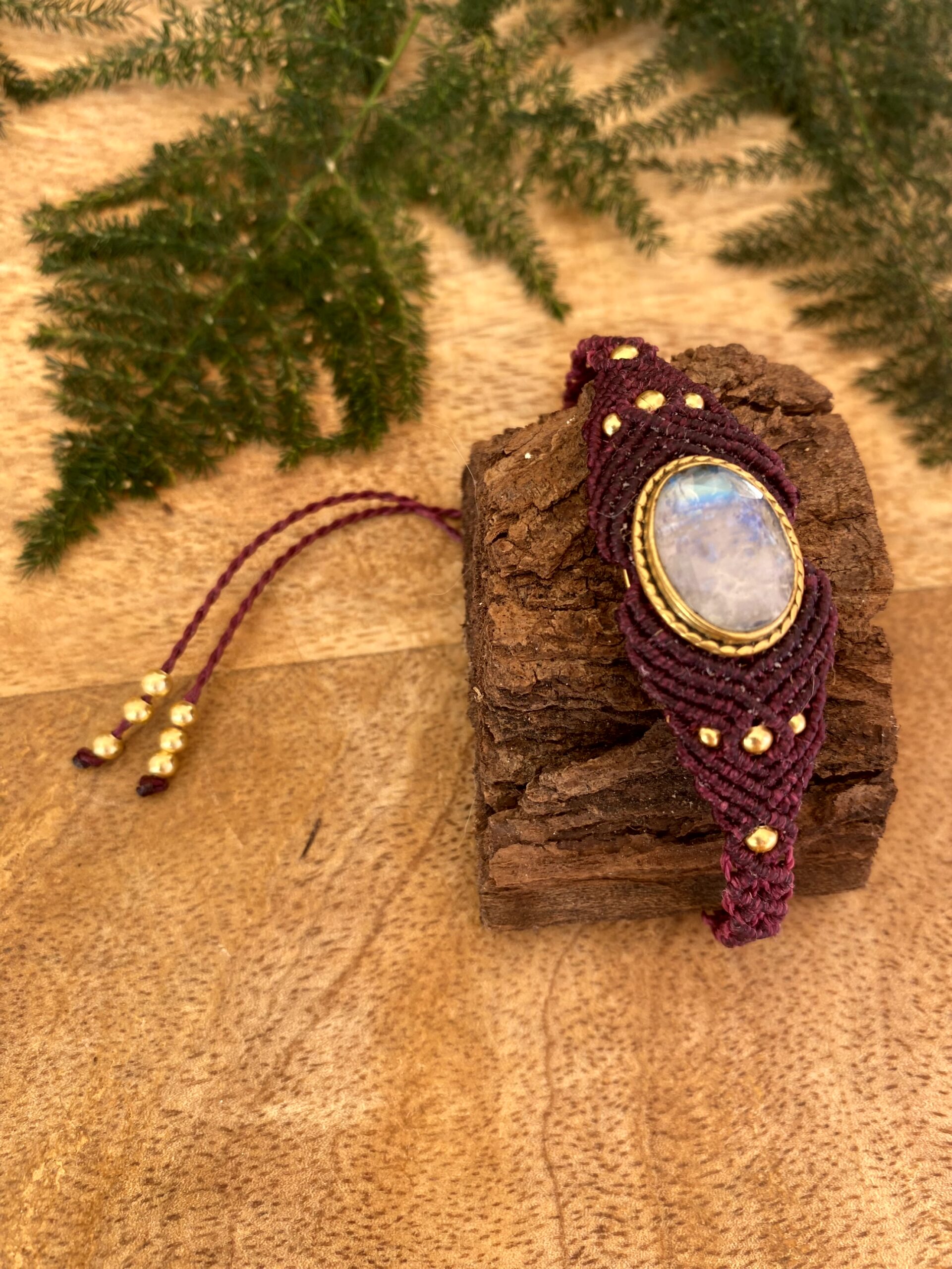 Pulsera ÚNICA, en macramé y piedra luna - Imagen 3