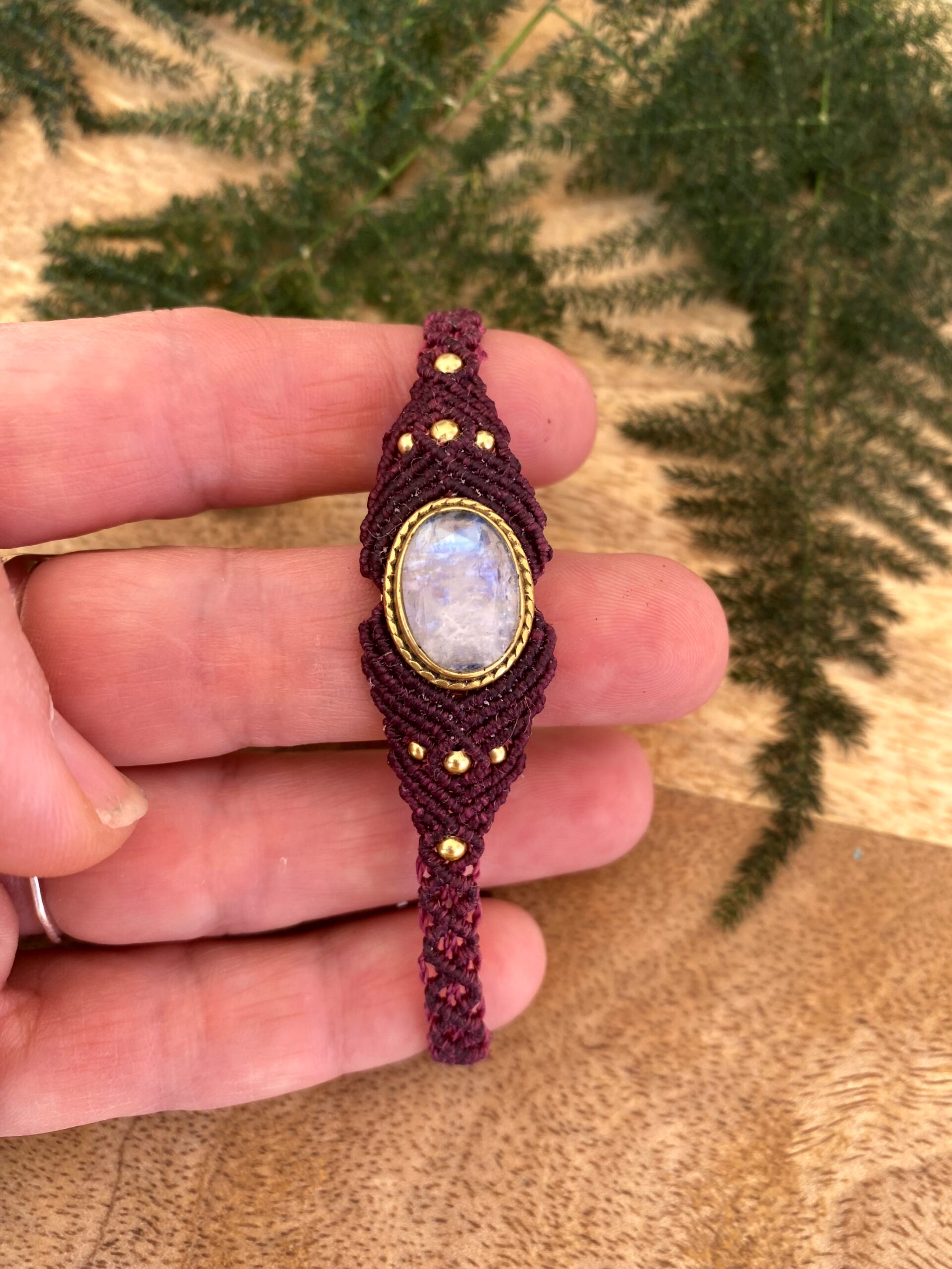 Pulsera ÚNICA, en macramé y piedra luna - Imagen 4