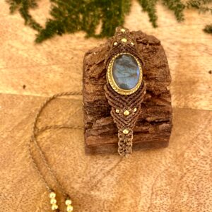 Pulsera ÚNICA, en macramé con labradorita