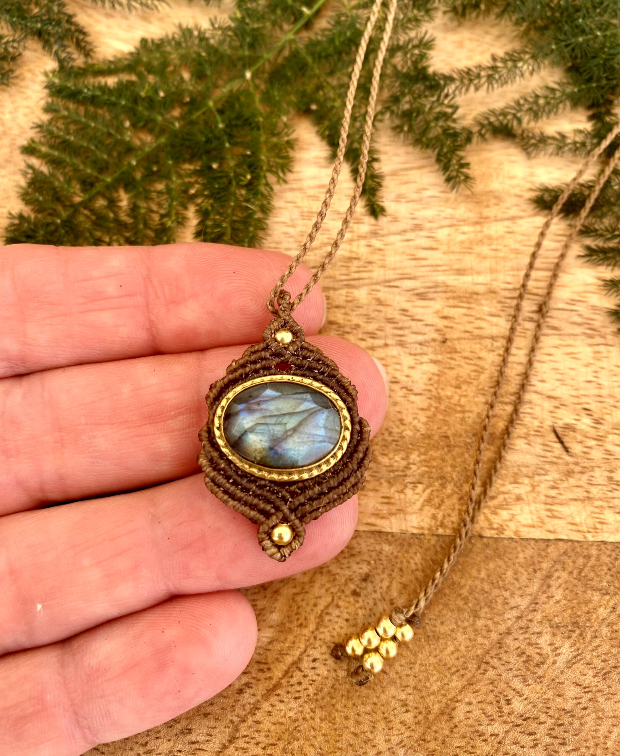 Collar ÚNICA, en macramé con labradorita - Imagen 3