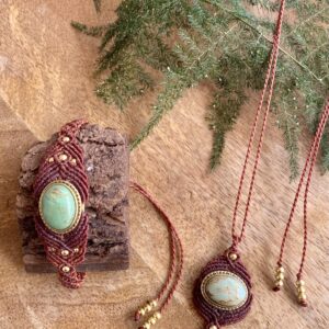 Conjunto de collar y pulsera ÚNICA, en macramé con turquesa