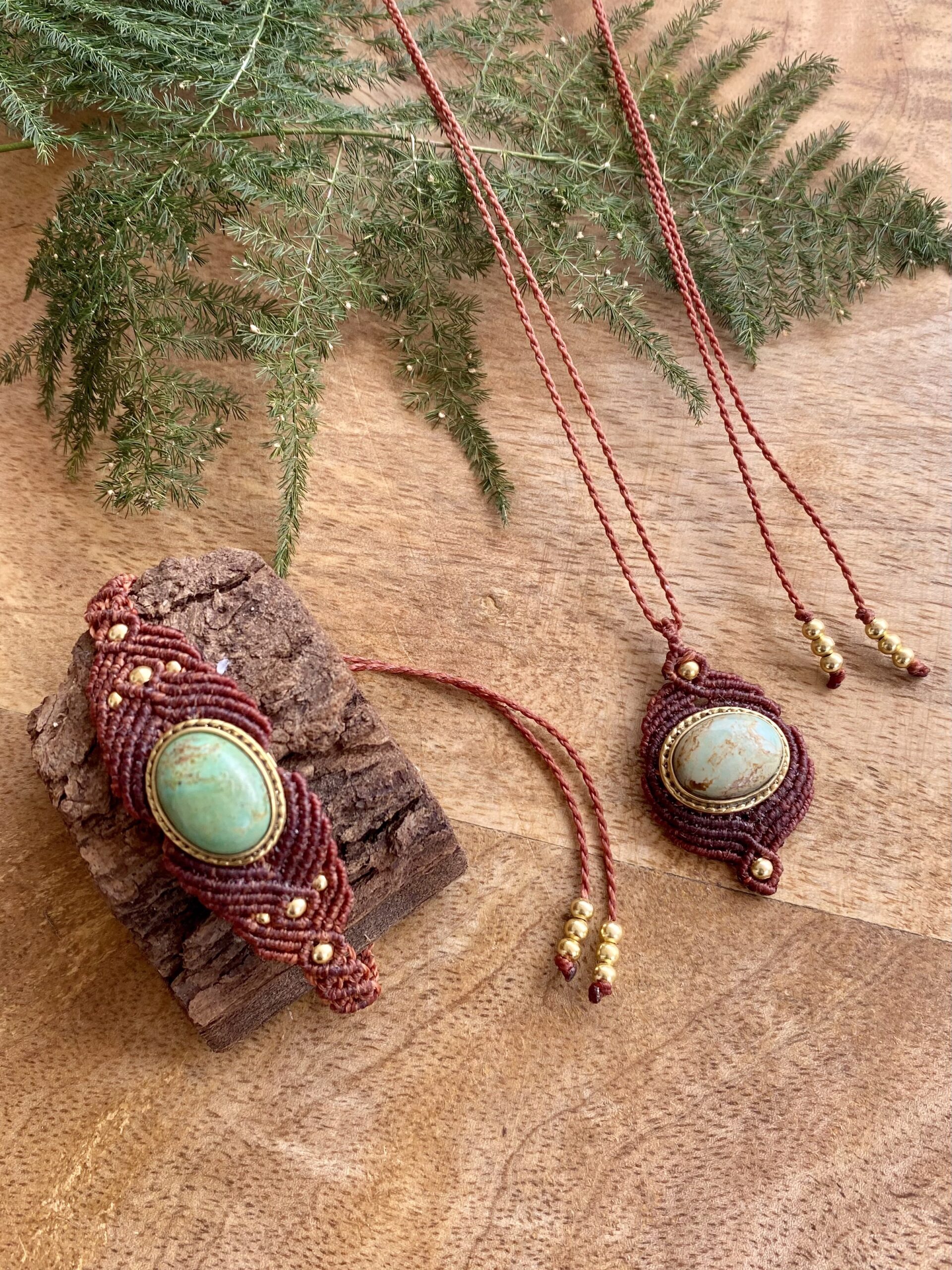 Conjunto de collar y pulsera ÚNICA, en macramé con turquesa - Imagen 2