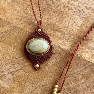 Collar ÚNICA, en macramé con turquesa